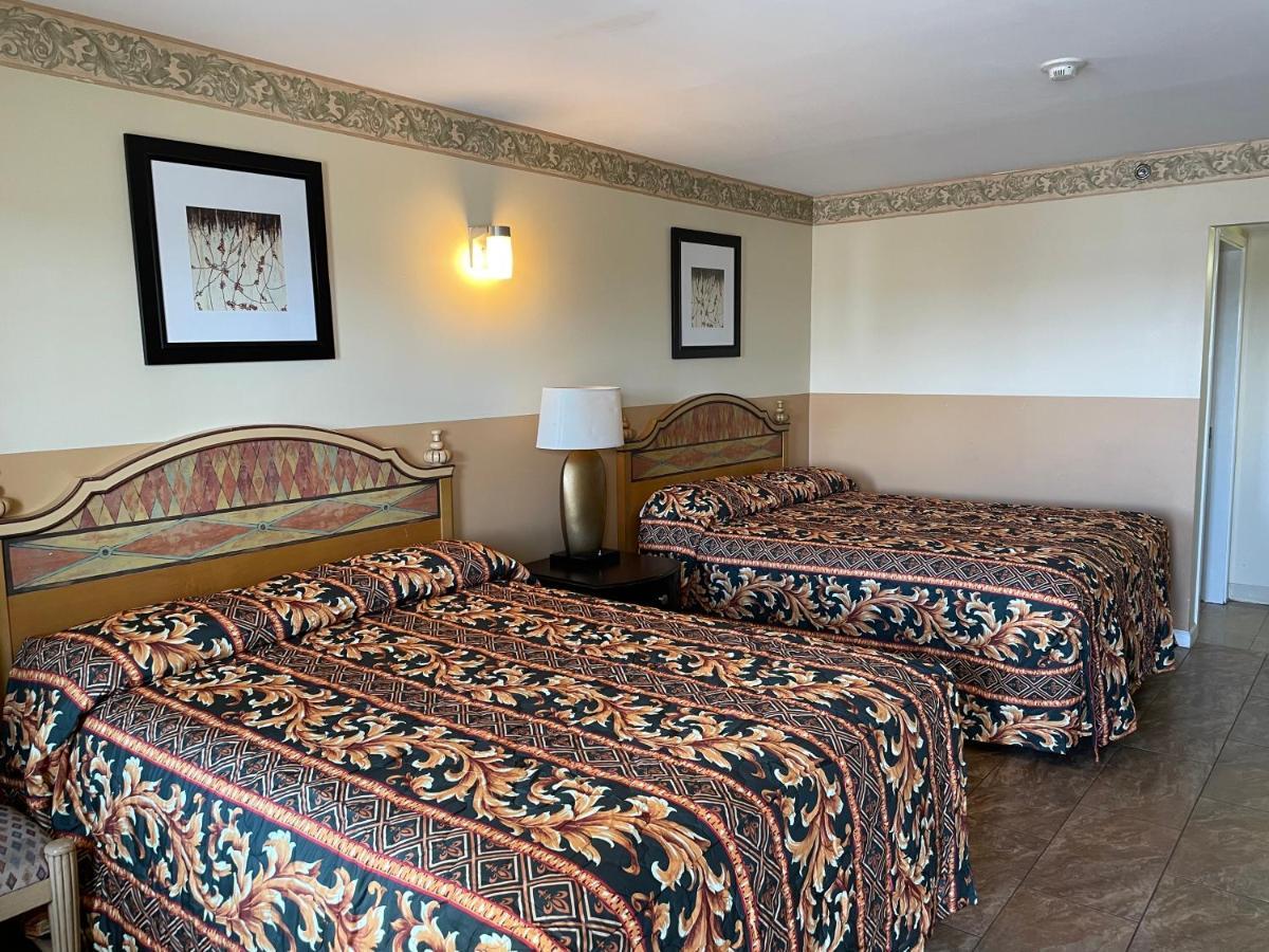 Sea Palace Motel *